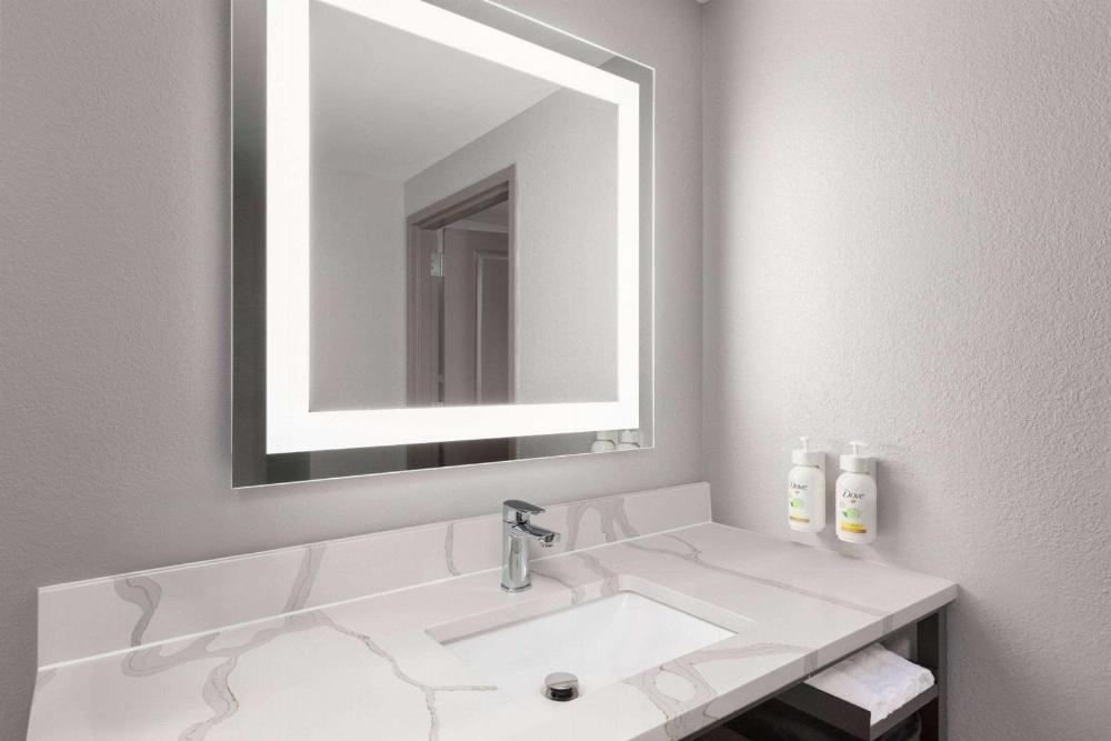 La Quinta Inn & Suites by Wyndham Knoxville Central Papermill