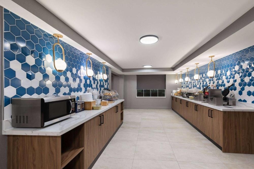 La Quinta Inn & Suites by Wyndham Knoxville Central Papermill